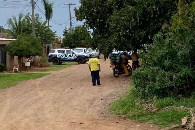 Homem perseguido pela PM mantinha esposa em c&aacute;rcere e a amea&ccedil;ava com faca