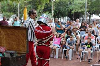 Jorge Zeta e Diego Martinez Gonzalez se apresentaram na Praça Ary Coelho. (Foto: Aletheya Alves)