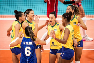 Em disputa acirrada seleção perdeu por 3 sets a zero (Foto: Reprodução/Twitter)