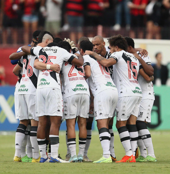 Luta contra o Z-4: Cruzeiro e Vasco empatam em jogo sem torcida