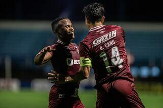 Jogadores em campo durante a partida desta noite. (Fotos: Marcelo Gonçalves/FFC)