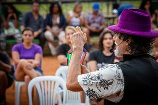 Sarau levou apresentações teatrais e contações de história para o Residencial Oliveira. (Foto: Leandro Benites)