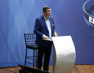 Eduardo Riedel (PSDB) durante debate que só ele compareceu (Foto: Alex Machado)