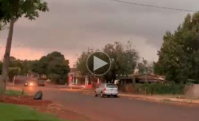 Tempo fecha e chuva vem depois de calor&atilde;o de quase 34 graus