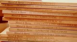Coleção de livros de Manoel. (Foto: Reprodução)