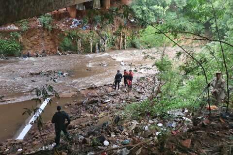 Corpo de mulher &eacute; encontrado debaixo do pontilh&atilde;o do Rio Anhandu&iacute; 