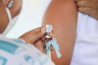 Frasco de vacina Janssen, contra a covid-19. (Foto: Henrique Kawaminami)