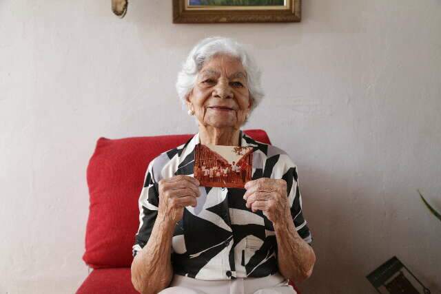 Após uma vida dando aula, Maria só quer dançar aos 102 anos