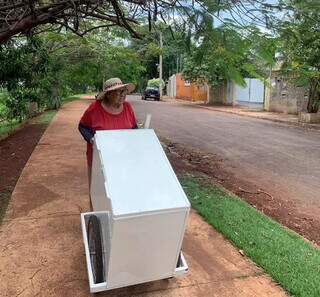 A salgadeira voltando para casa. (Foto: Ângela Kempfer)