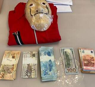 Dinheiro apreendido hoje na Operação La Casa de Papel (Foto: Divulgação/PF)