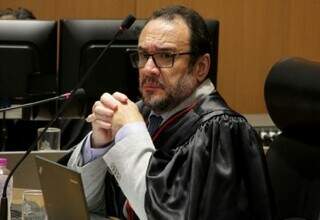 Desembargador Vladimir Abreu da Silva durante julgamento. (Foto: TJMS/Divulgação)