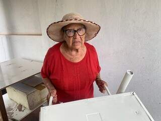 Todos os dias o chapéu e o carrinho são os melhores companheiros. (Foto: Ângela Kempfer)