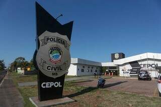 Prédio do Cepol, onde funciona a Deaij, em Campo Grande. (Foto: Marcos Maluf)