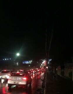 Congestionamento da Avenida Ceará, em Campo Grande. (Foto: Direto das Ruas)