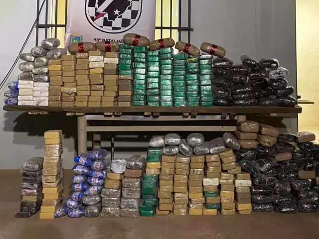 Pol&iacute;cia encontra coca&iacute;na, maconha e metanfetamina em caminh&atilde;o de sucata