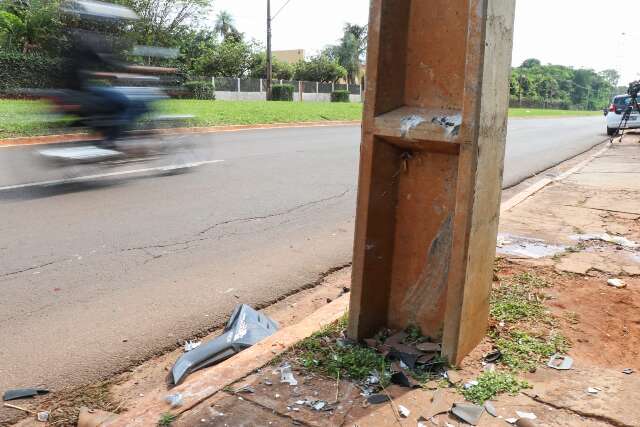 Motociclista que morreu ao bater em poste na Guaicurus tinha 30 anos