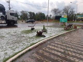Choveu granizo em Bonito. (Foto: Aeroporto de Bonito)