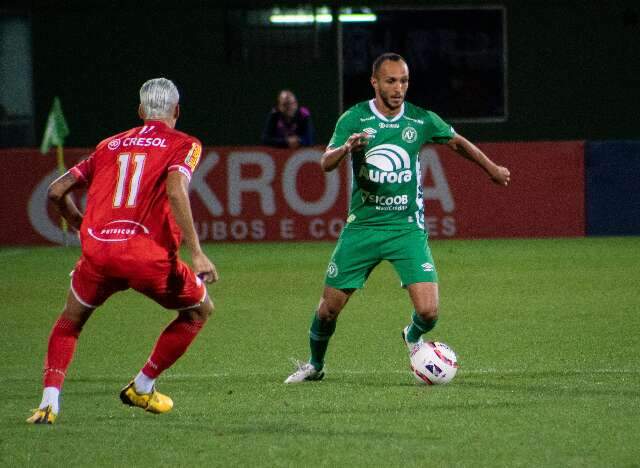 Chapecoense vence Tombense e ganha f&ocirc;lego para se afastar do Z-4