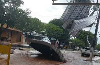Estrutura danificada em bairro de Bodoquena (Foto: Direto das Ruas)
