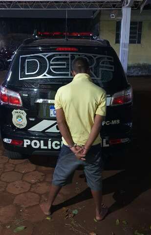 Com 21 anos e 30 passagens criminais, homem que amea&ccedil;ou beb&ecirc; em roubo &eacute; preso