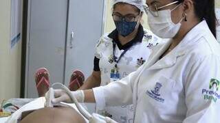 Mulher fazendo ultrassom em Unidade de Saúde (Foto: Divulgação/Prefeitura de Campo Grande)