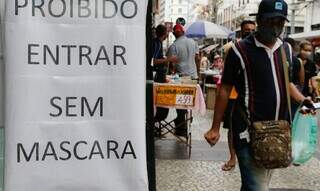 Pessoas usando máscara, acessório recomendado para evitar propagação de doenças respiratórias. (Foto: Agência Brasil)