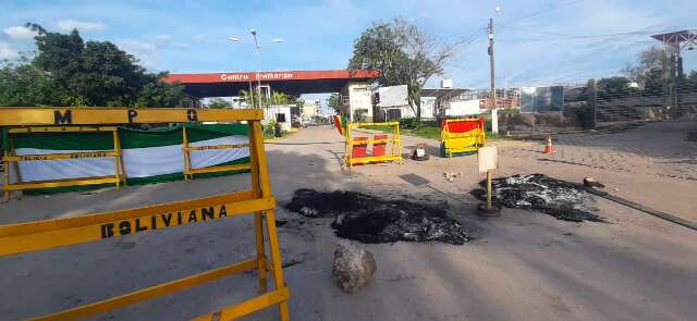 Bolivianos fecham fronteira com Corumb&aacute; em protesto para antecipar Censo 