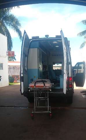 Ferido e inconsciente, jovem &eacute; encontrado ao lado de carro batido 
