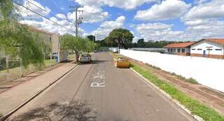 Rua em que o crime aconteceu na noite deste domingo, em Campo Grande. (Foto: Reprodução)