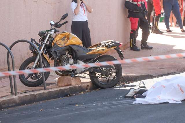 Motociclista morre em acidente com caminhonete na Ant&ocirc;nio Maria Coelho 
