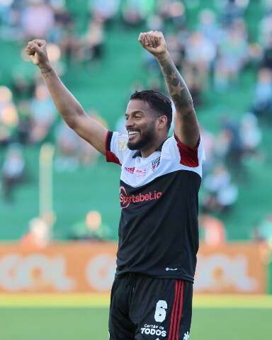 Com 2 gols de Reinaldo, S&atilde;o Paulo vence Juventude e sonha com Libertadores