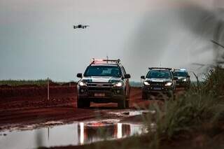 Veículos poiciais envolvidos na Operação Fronteira Legal, em Mato Grosso do Sul. (Foto: Reprodução/Receita Federal)