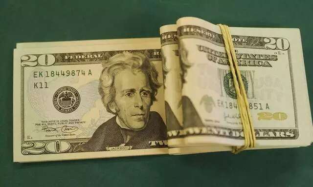 D&oacute;lar tem maior alta di&aacute;ria em seis meses e fecha a R$ 5,30