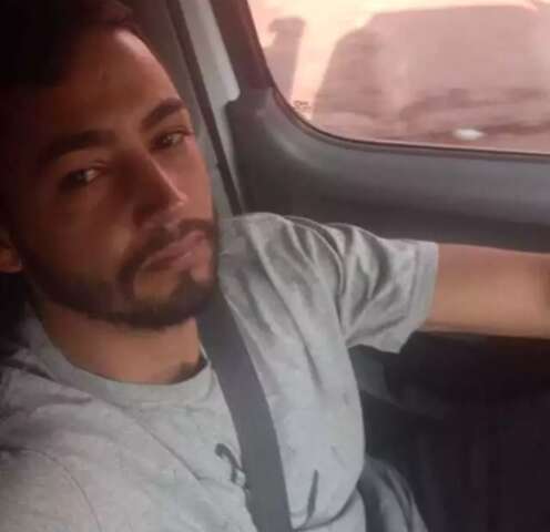 Pol&iacute;cia pede pris&atilde;o de homem que atropelou esposa