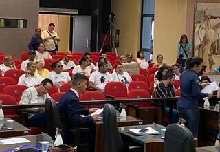 Familiares de Moroni Romero no plenário da Câmara de Vereadores (Foto: Direto das Ruas)