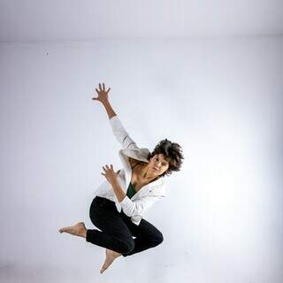 Jackeline Mourão é artista da dança, performer, improvisadora, professora e brincante. (Foto: Reginaldo Borges)