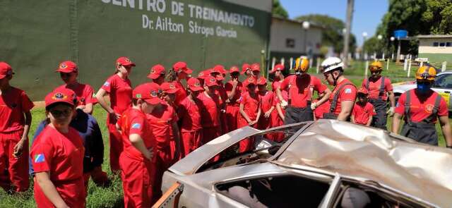 Bombeiros conscientizam crian&ccedil;as em MS para os perigos de acidentes de tr&acirc;nsito