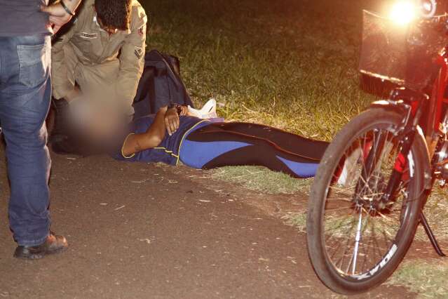 Professora tem poss&iacute;vel traumatismo craniano ap&oacute;s cair de bicicleta el&eacute;trica