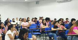 Acadêmicos durante palestra na Universidade Central do Paraguai. (Foto: Asssessoria)