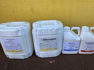 Parte dos frascos de pesticidas apreendidos hoje em Dourados (Foto: Divulgação)