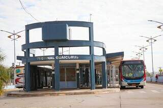 Armado com faca, passageiro persegue e ameaça matar funcionário de terminal Armado com faca, passageiro persegue e ameaça matar funcionário de terminal