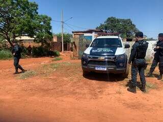 No Noroeste, fam&iacute;lia precisou socorrer jovem baleado por dupla de moto