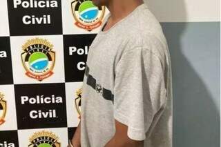 Homem foi preso em flagrante na delegacia de Vicentina. (Foto: Divulgação/Fátima Informa)