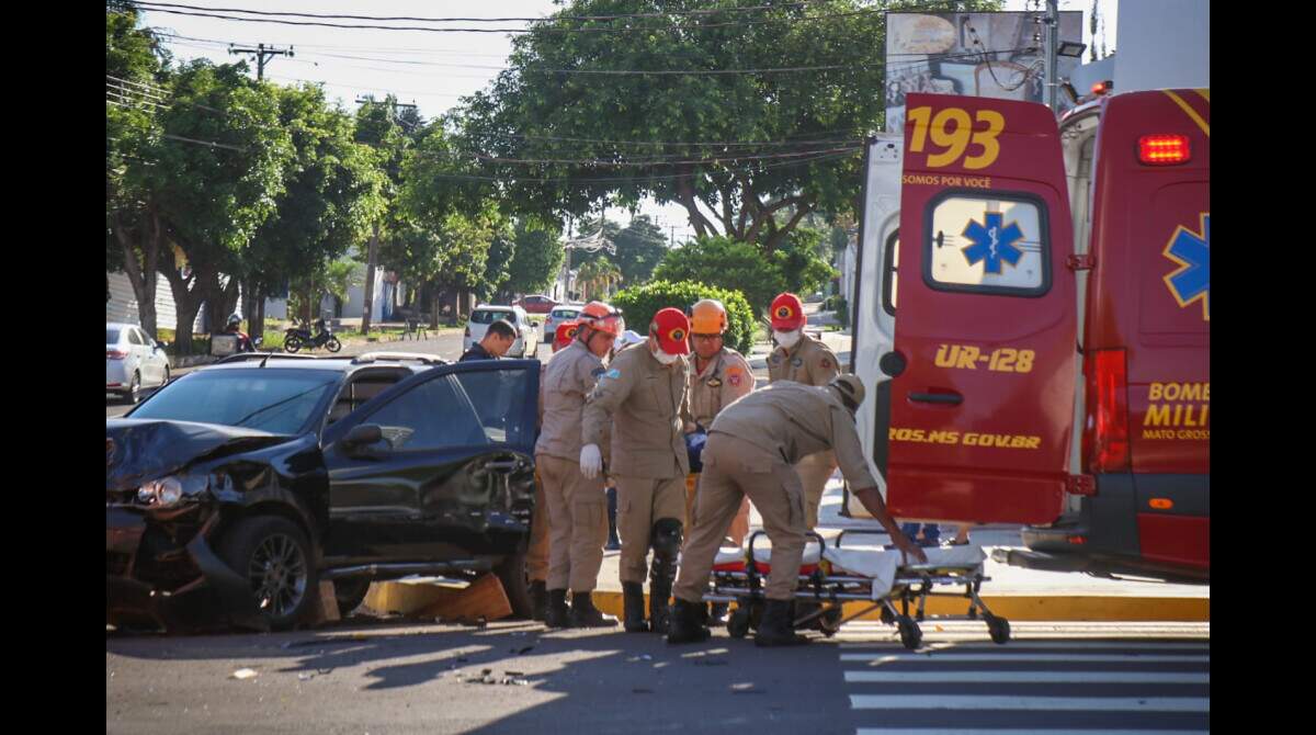 ESTV 2ª Edição, Após ser atingido em acidente semáforo de Guarapari causa  confusão no trânsito