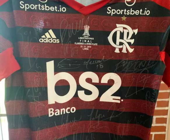Para pagar colaboradores, instituto vai rifar camisas oficiais autografadas 