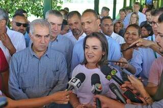Governador Reinaldo Azambuja ao lado da prefeita de Campo Grande, Adriane Lopes. (Foto: Paulo Francis)
