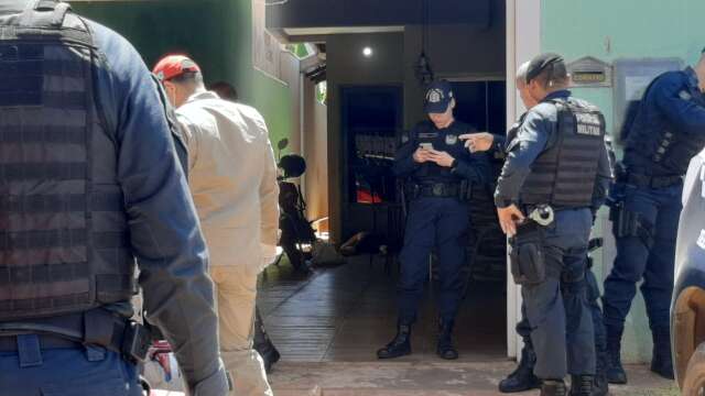 Mulher assassinada com 6 tiros teve irm&atilde;o executado h&aacute; 23 dias