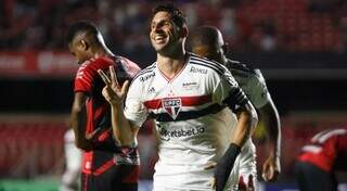 São Paulo vence Atlético-GO e se mantém no G8 do Brasileirão. (Foto: Adriana Spaca)