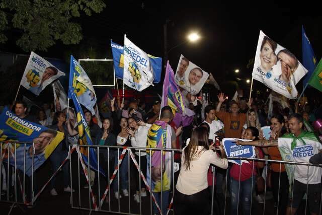 &Uacute;ltimo debate entre candidatos gera interdi&ccedil;&atilde;o de ruas e movimenta torcidas