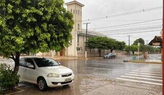 Chuva em Jardim, próximo a Prefeitura Municipal (Foto: Direto das Ruas)